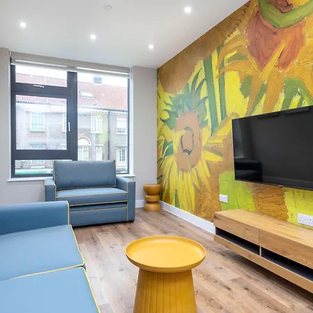 Palm Tree House Apartments Farnborough  Exterior photo
